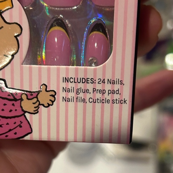 Rude x Peanuts 24 nails, glue, and more Nail kit - Picture 3 of 4